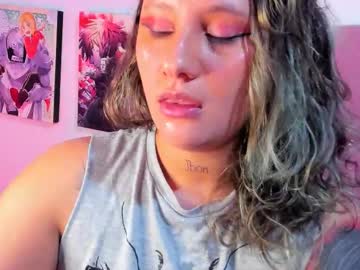 mila nixon01